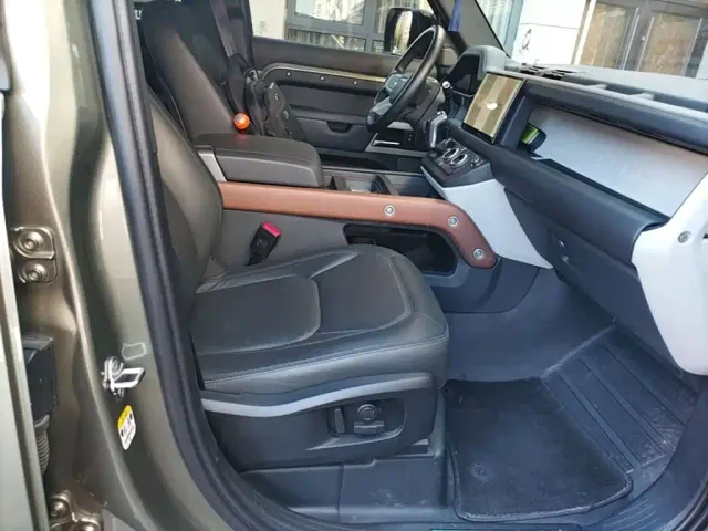 Land Rover Defender — Фото автомобиля 24