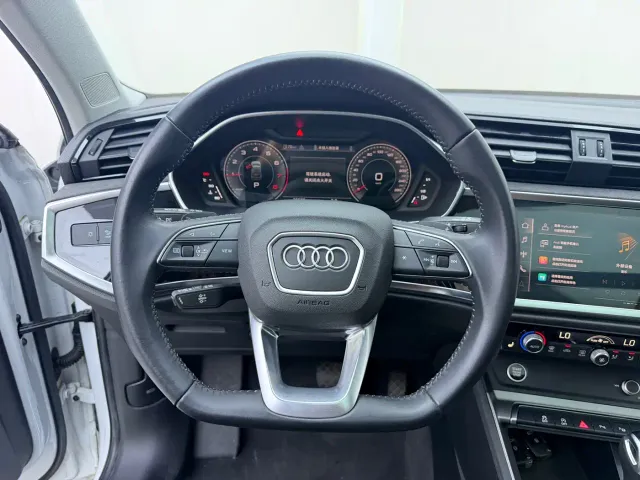 Audi Q3 — Фото автомобиля 11