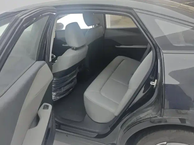 Toyota bZ3 — Фото автомобиля 11