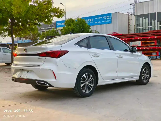 Changan Eado — Фото автомобиля 6