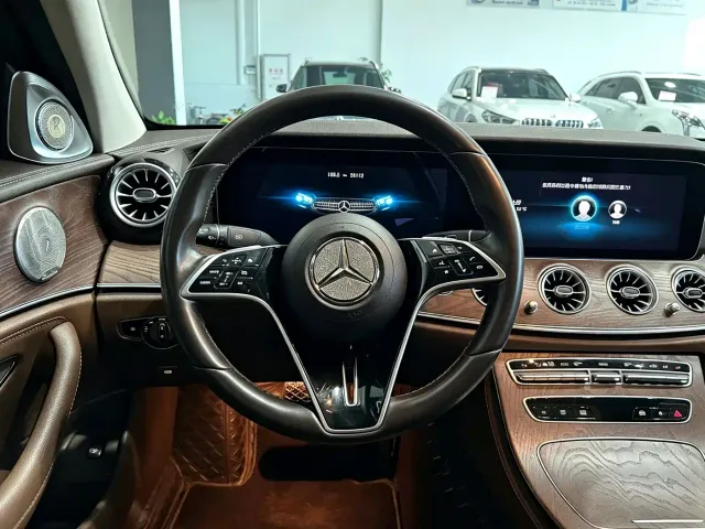 Mercedes-Benz E-Class — Фото автомобиля 11