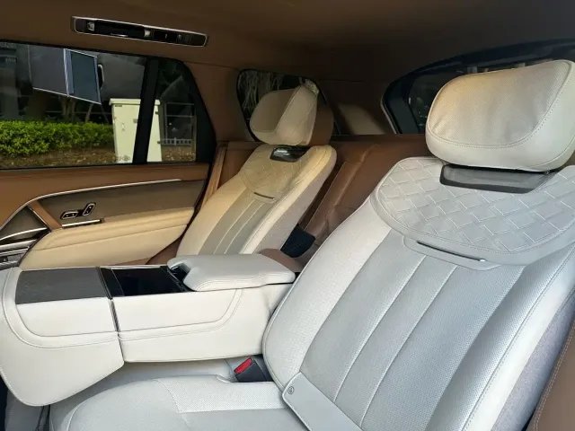 Land Rover Range Rover 2024 3.0 L6 400PS SV Honor Genesis Extended — Фото автомобиля 8
