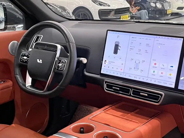 Li Auto L9 — Фото автомобиля 10