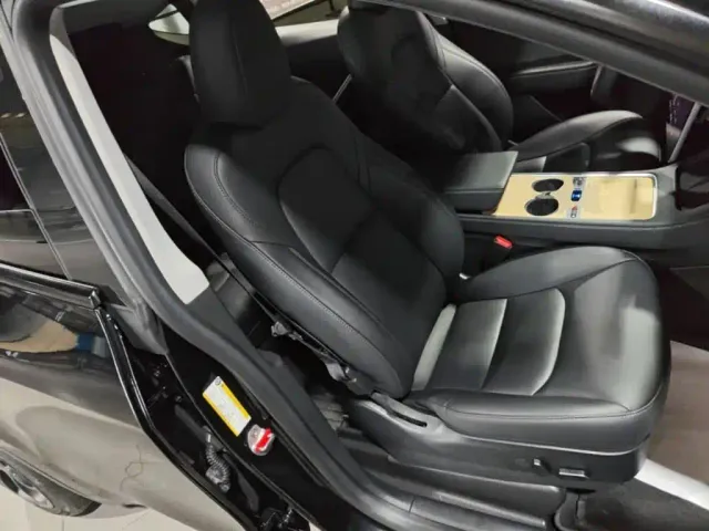 Tesla Model Y — Фото автомобиля 24