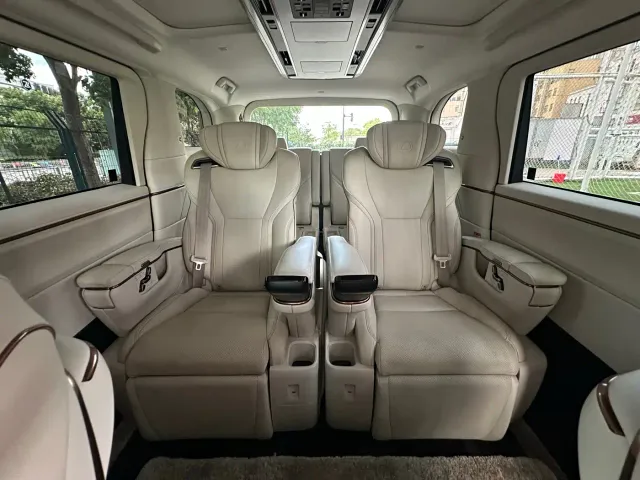 Lexus LM — Фото автомобиля 28