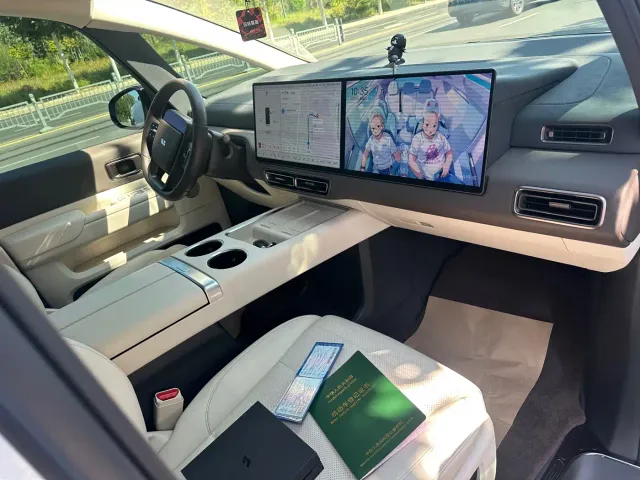 Li Auto MEGA — Фото автомобиля 4