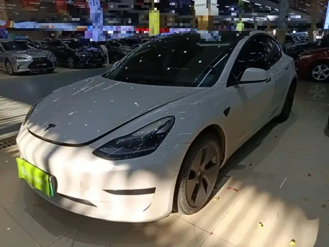 Фотография автомобиля — Tesla Model 3