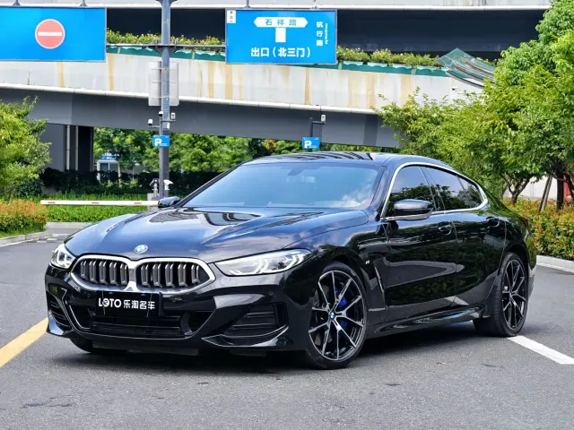 Фотография автомобиля — BMW 8 Series