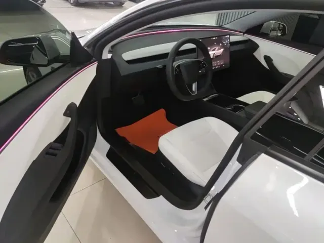 Tesla Model 3 — Фото автомобиля 15