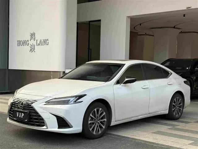 Фотография автомобиля — Lexus ES