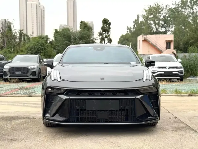 Фотография автомобиля — Lynk & Co 03