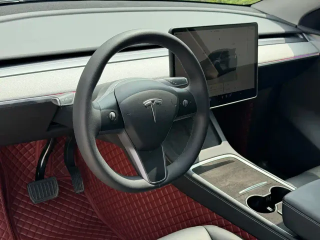 Tesla Model Y — Фото автомобиля 4