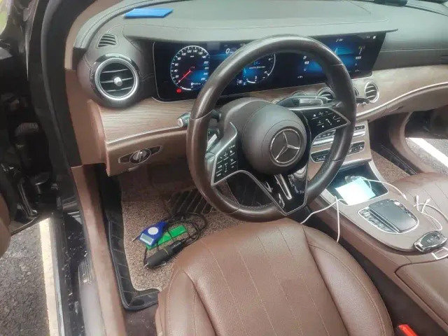 Mercedes-Benz E-Class — Фото автомобиля 2