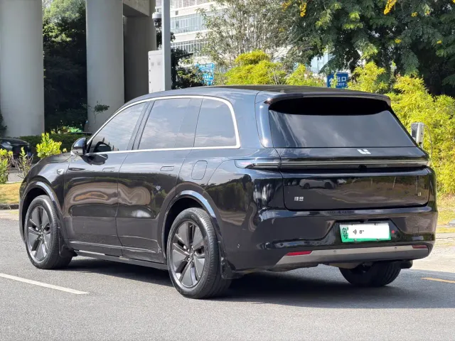 Li Auto L8 — Фото автомобиля 4