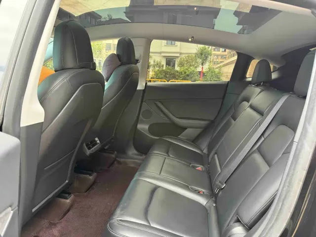 Tesla Model Y — Фото автомобиля 7