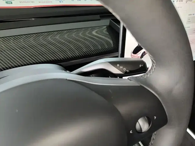 Tesla Model 3 — Фото автомобиля 13