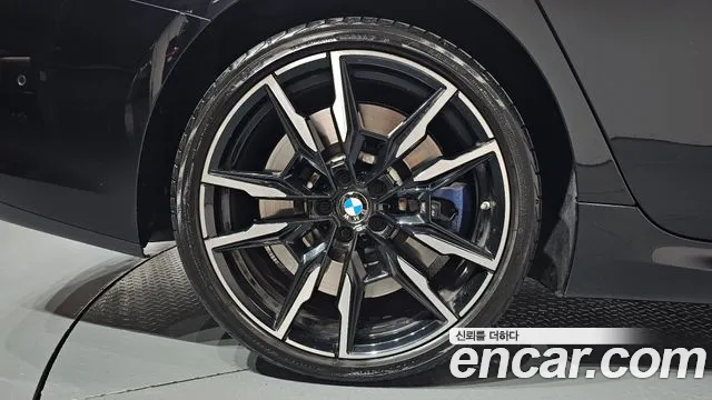 BMW 8 Series G15 — Фото автомобиля 6