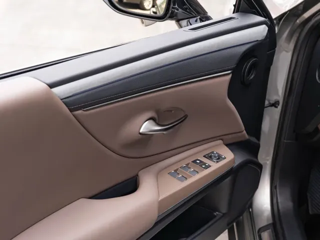 Lexus ES — Фото автомобиля 18