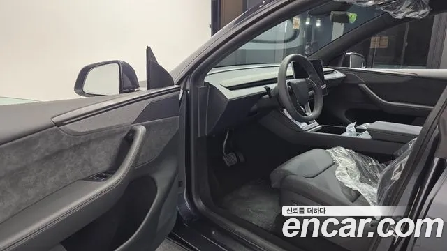 Tesla Model Y — Фото автомобиля 15
