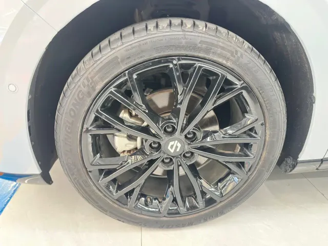 Leapmotor Lafa 5 — Фото автомобиля 5