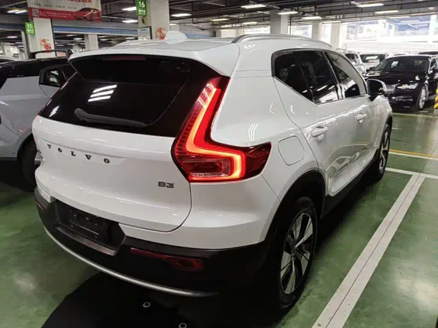 Volvo XC40 — Фото автомобиля 6