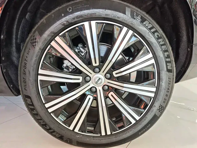 Volvo XC90 — Фото автомобиля 14