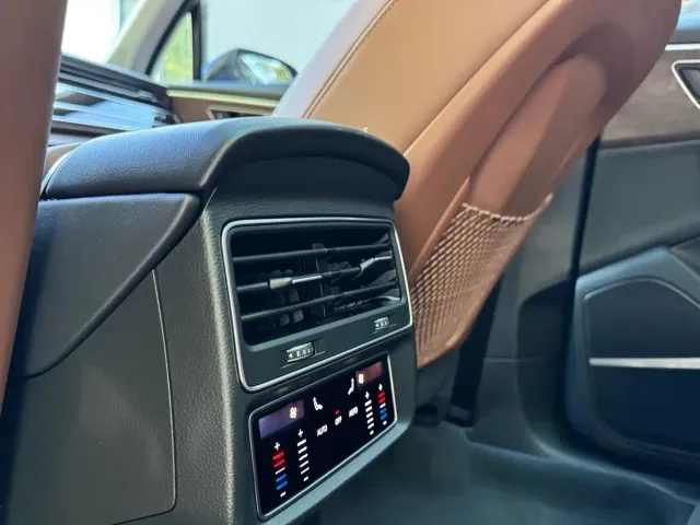 Audi Q7 — Фото автомобиля 9
