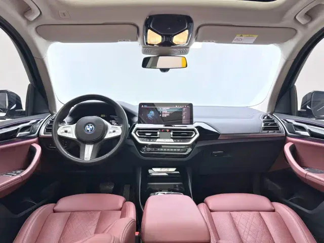 BMW iX3 — Фото автомобиля 15
