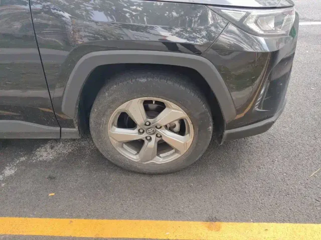 Toyota RAV4 — Фото автомобиля 8