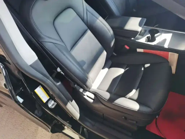 Tesla Model Y — Фото автомобиля 24