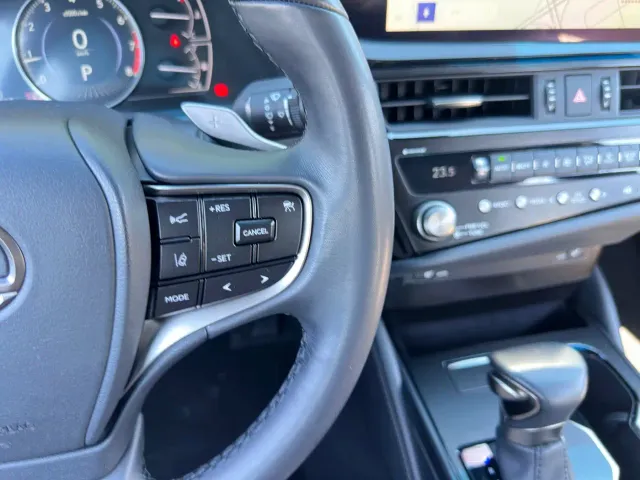 Lexus ES — Фото автомобиля 15