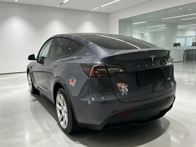 Tesla Model Y — Фото автомобиля 4