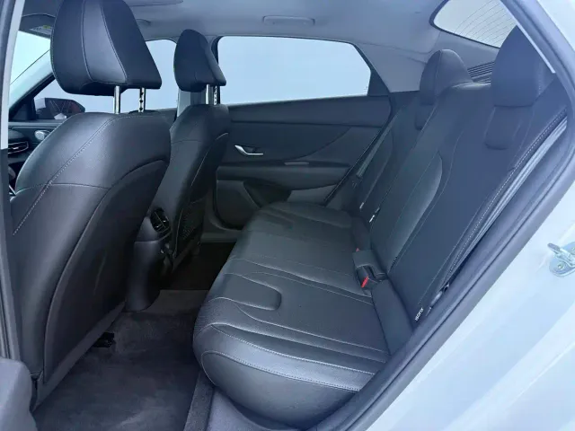 Hyundai Elantra — Фото автомобиля 14