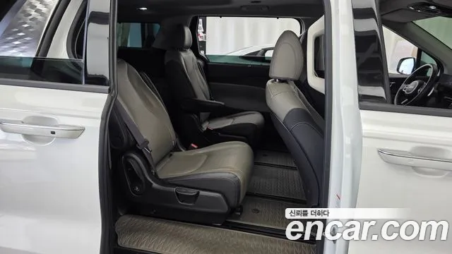 Kia Carnival 4th Gen — Фото автомобиля 18