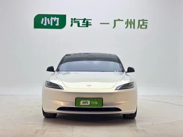 Tesla Model 3 — Фото автомобиля 2