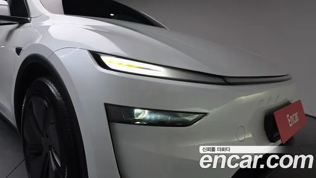 Tesla Model Y — Фото автомобиля 21