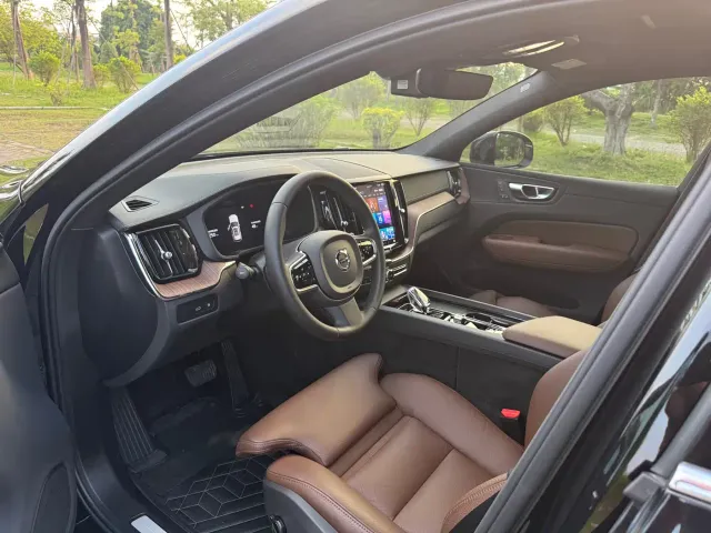 Volvo XC60 — Фото автомобиля 12