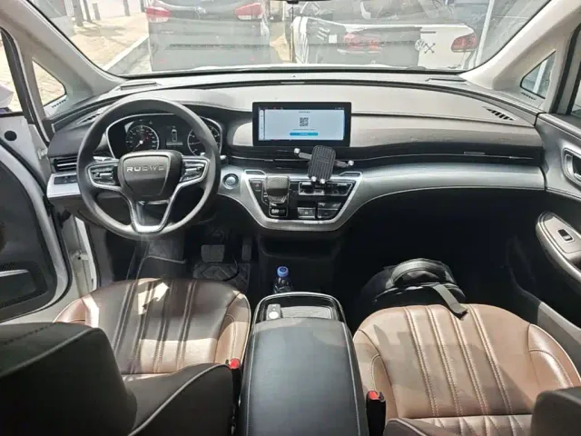 Roewe iMAX8 — Фото автомобиля 9