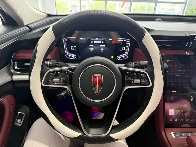 Hongqi H5 — Фото автомобиля 10