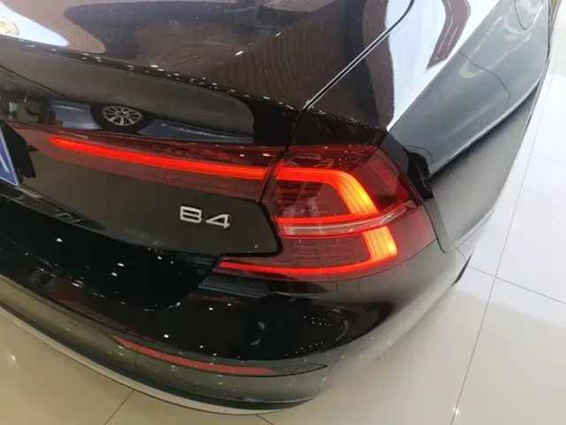 Volvo S60 — Фото автомобиля 7