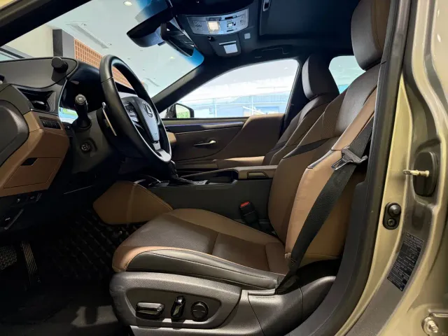 Lexus ES — Фото автомобиля 4