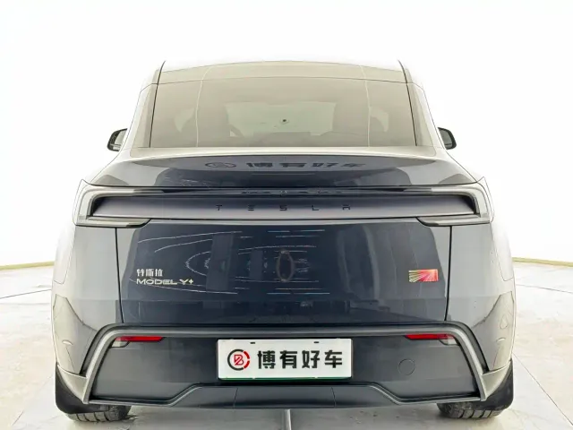 Tesla Model Y — Фото автомобиля 14