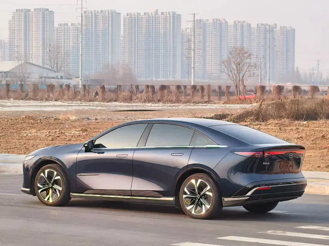 Mazda EZ-6 — Фото автомобиля 4