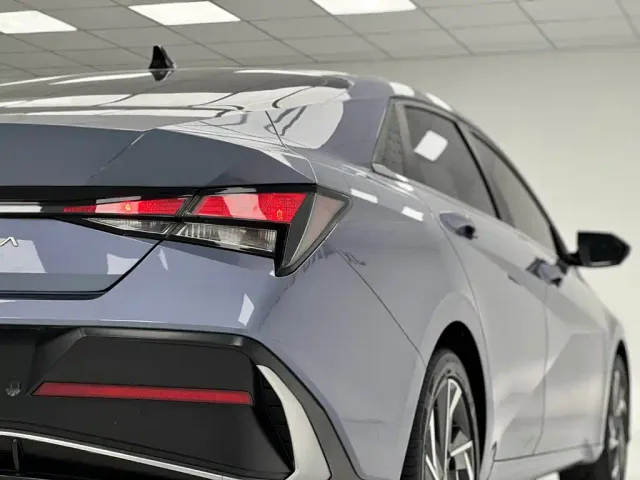Hyundai Elantra — Фото автомобиля 9