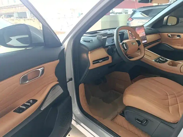 Geely Galaxy Starship 7 EM-i — Фото автомобиля 15