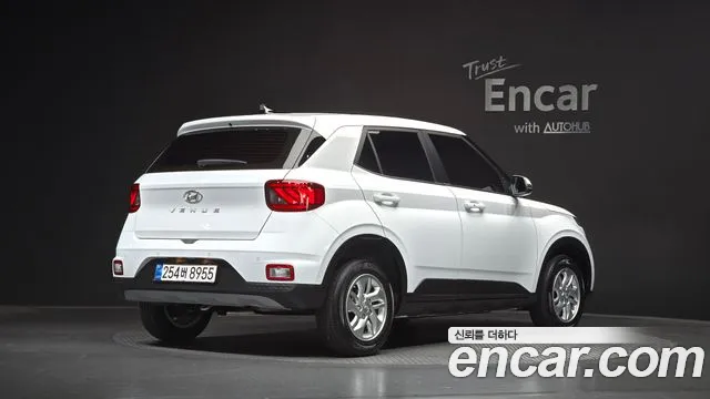 Hyundai Venue — Фото автомобиля 2