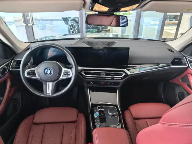 BMW i4 — Фото автомобиля 9