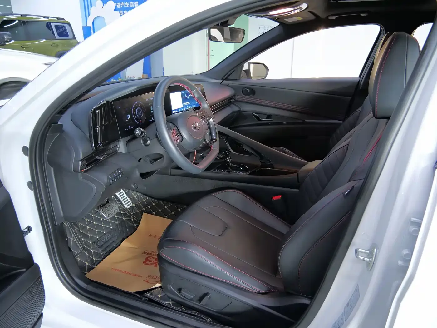 Hyundai Elantra 2022 240TGDi DCT LUX Premium Edition — Фото автомобиля 8