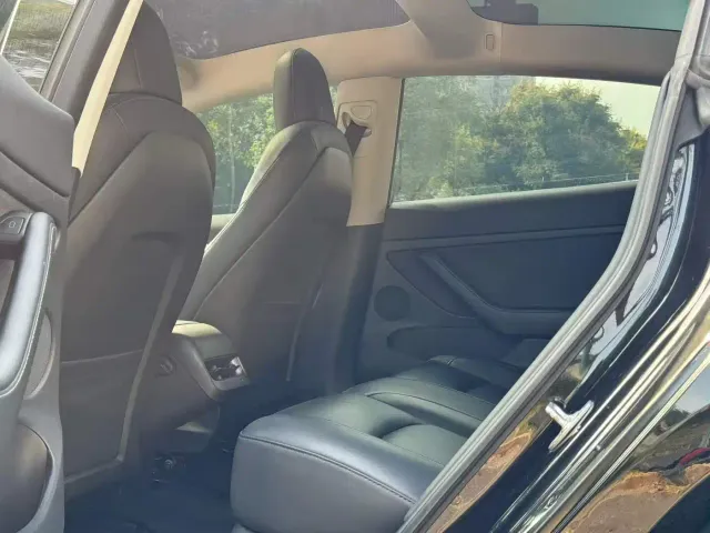 Tesla Model 3 — Фото автомобиля 6