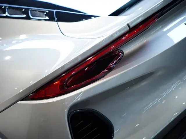Lotus Emira — Фото автомобиля 8